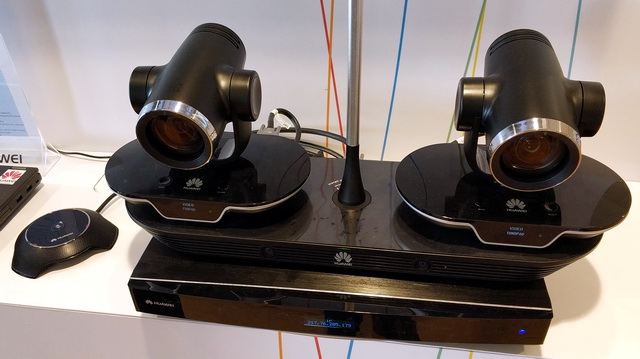 Серверы Huawei FusionServer RH1288 V3 представляют двухсокетное оборудование, предназначенное для монтажа в стойку. Данное устройство обладает малыми габаритами, его ширина составляет всего 1U.