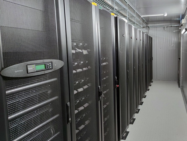 Источник безсперебойного питания от APC by Schneider Electric