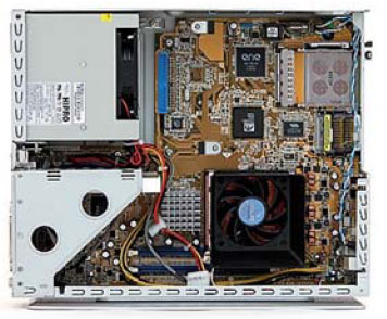 В отличие от системных блоков привычной компоновки, внутри ASUS Pundit практически отсутствует неиспользуемое пространство