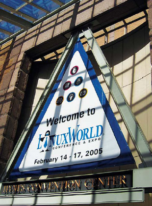 Большое внимание к вопросам безопасности, которое на конференции уделялось поставщиками Linux, является их ответом на утверждение Microsoft о том, что открытое ПО значительно менее безопасно, чем другие фирменные программные продукты