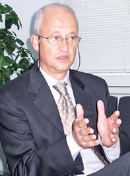 Антуан Маури, вице-президент и генеральный менеджер подразделения Personal Systems Group корпорации Hewlett-Packard в регионе ISE EMEA: “В Европе HP является лидером рынка настольных систем, а поскольку Украина — европейская страна, мы надеемся занять лидирующие позиции и здесь”