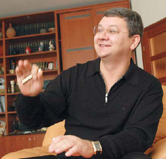 Я люблю выйти вечером на балкон, пять минут курю — тоже наступает невероятная концентрация, я не думаю ни о чём, кроме бизнеса