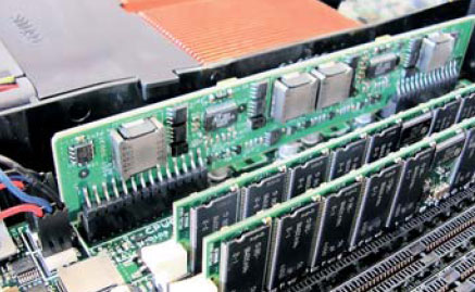 Платформы Newisys оснащены заменяемыми модулями VRM