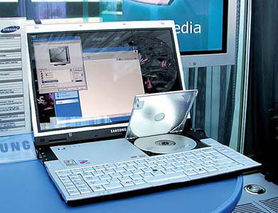 Модель Samsung X1 представляет собой радикально новую концепцию в компоновке ноутбуков