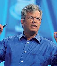 Дэвид Перлмюттер представил множество мобильных продуктов: четырехъядерные процессоры, второе поколение двухъядерных процессоров для ультратонких и легких ноутбуков, твердотельные жесткие диски, технологию Anti-Theft