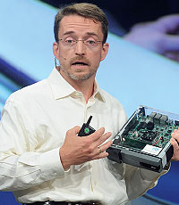 Патрик Гелсингер продемонстрировал автомобильную информационно-развлекательную систему, разработанную совместно с BMW