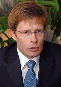 Сергей Кадулин: «Наибольший интерес украинцы проявляют к продуктам Microsoft в сегменте мобильных коммуникаций — здесь динамика роста превысила 160%, а также к коробочным версиям программного обеспечения, которое распространяется в розницу, — увеличение спроса составило почти 150%»